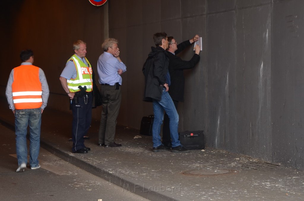 Einsatz BF Koeln Tunnel unter Lanxess Arena gesperrt P9804.JPG - Miklos Laubert